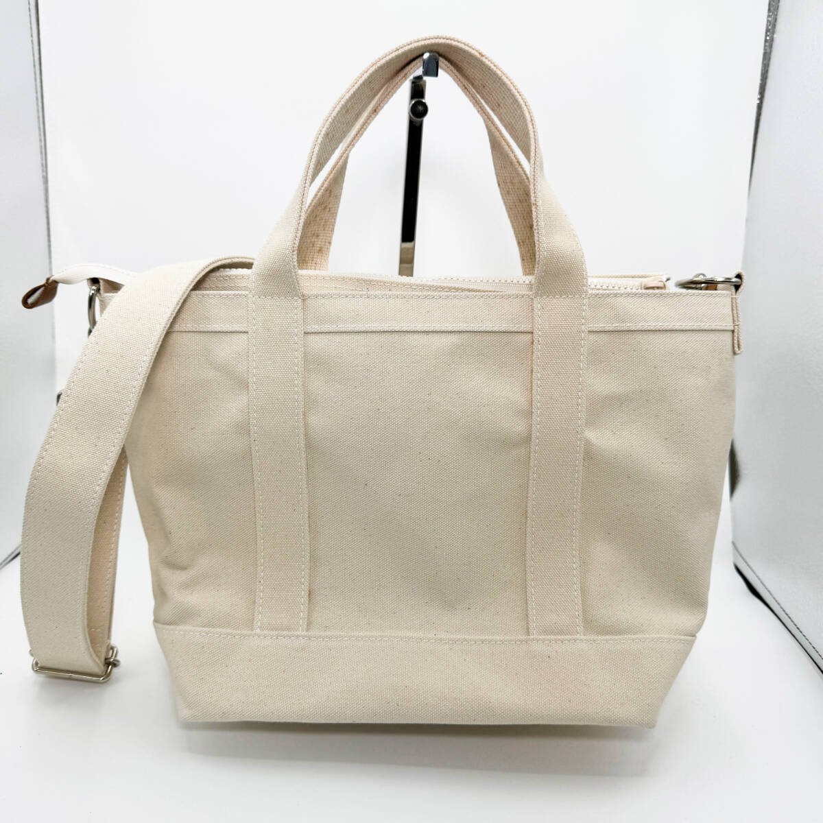 ◆未使用 保管品◆ MOUTH/カメラバック/104TOTE /ナチュラル 白系 /トートバック ショルダーバッグ / キャンバスバッグ シミあり 【3904】の画像2