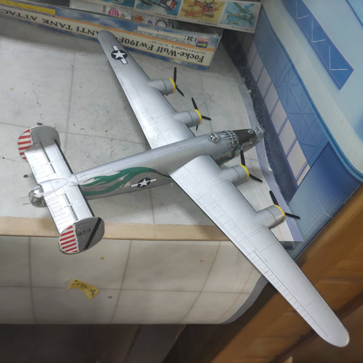 1/72 America land army B-24 final product 