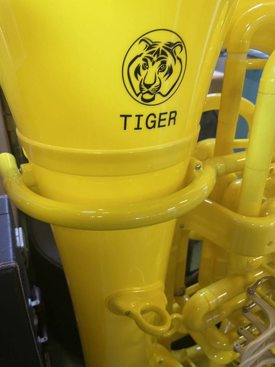 【ジャンク】プラスチックチューバ Tiger タイガー イエロー 難あり ソフトケース付き 弦楽器 楽器 器材 吹奏楽 当時物 現状品 u2856_画像6