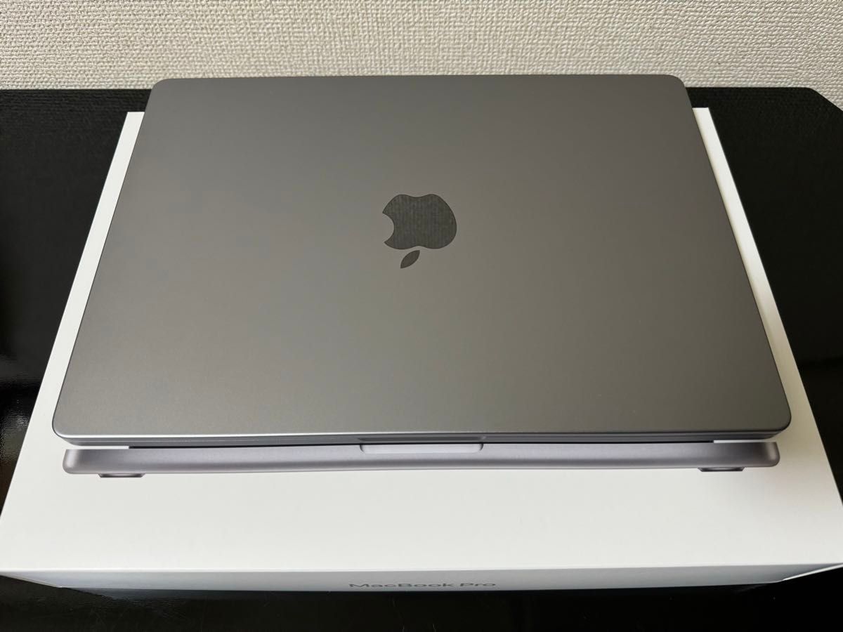 【ほぼ未使用】MacBook Pro 14インチ 2023 M2Pro 16GB/512GB スペースグレイー