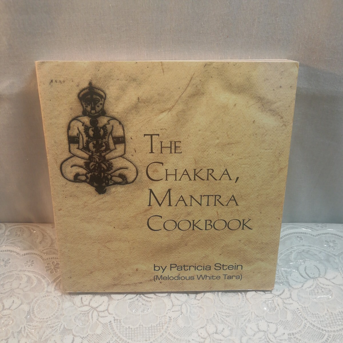 THE CHAKRA MANTRA Cook book 洋書_画像1