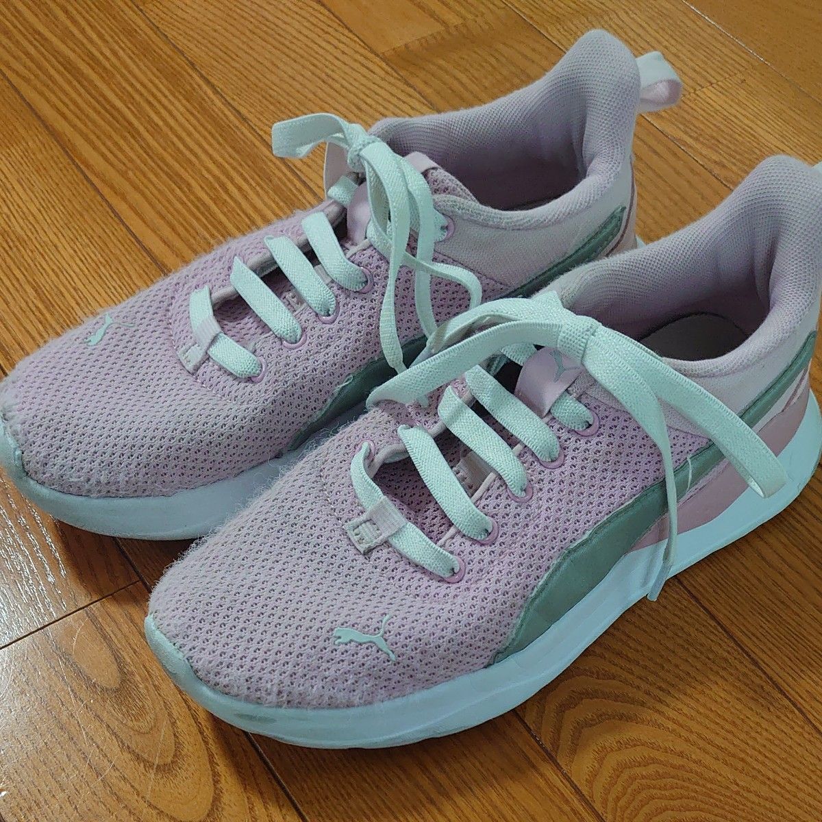 スニーカー　PUMA　22㌢