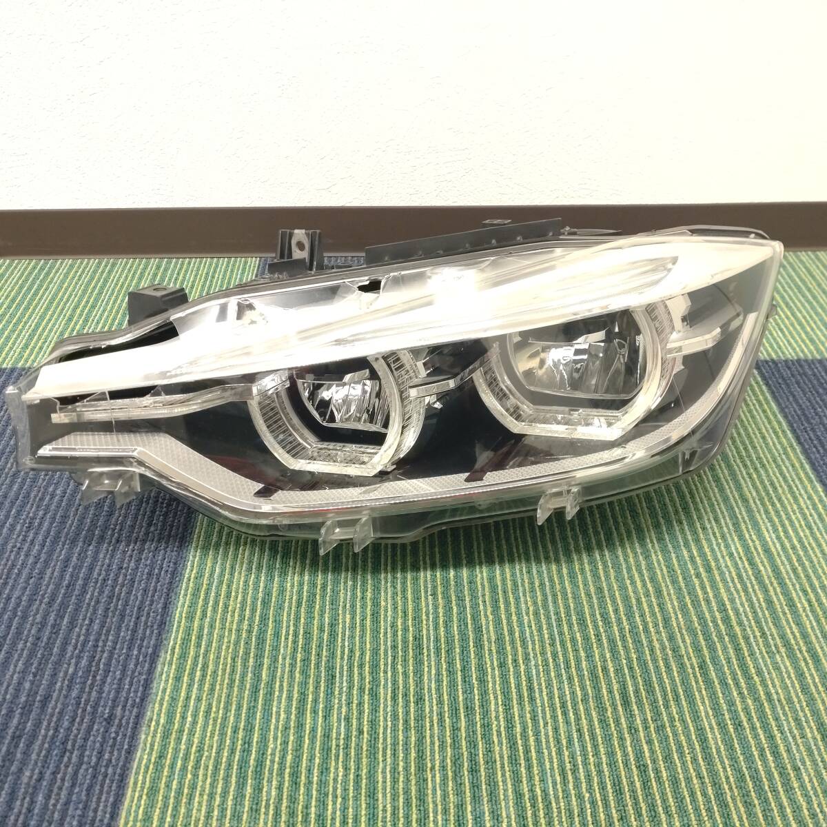 【B493】BMW純正　3シリーズ　F30/F31 　 後期 　左 ヘッ ドライト 　LED 　 7214797-02　左ヘッドランプ_画像1