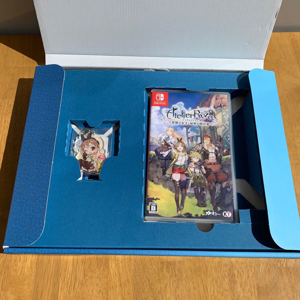 【中古】Nintendo Switch ライザのアトリエ 常闇の女王と秘密の隠れ家 プレミアムボックス_画像2