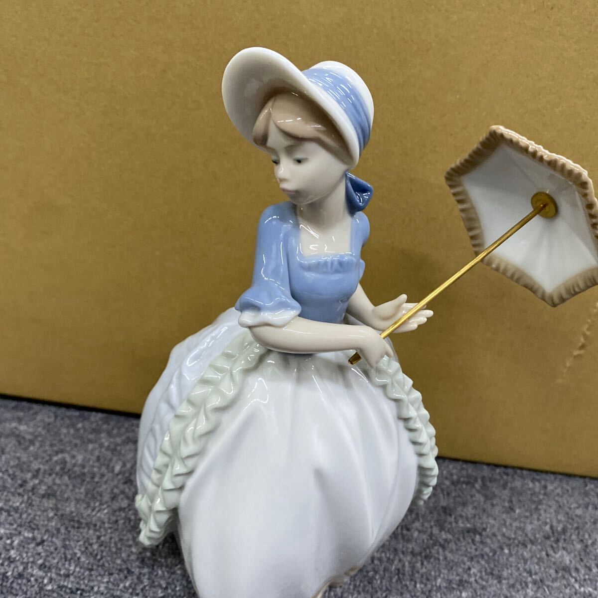 03444 LLADRO リヤドロ NAO 少女 出てくる陶器人形コケッテ コジェットガールフィギュア 置物 現状品_画像2