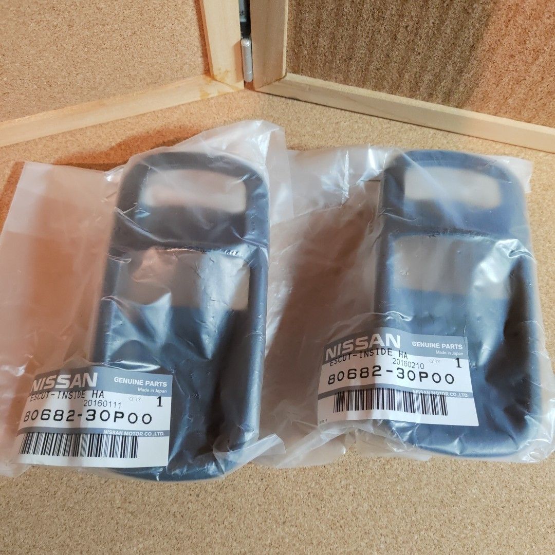 【送料無料】日産純正部品　スカイライン　R32　インナーハンドル カバー　左右セット