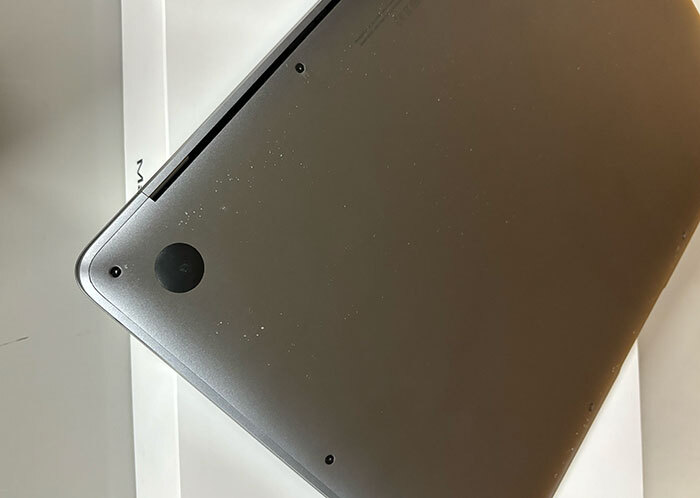 MacBook Air 2020年 A2337 13インチ メモリ16GB SSD256GB 充放電回数3回 中古 スペースグレーの画像6