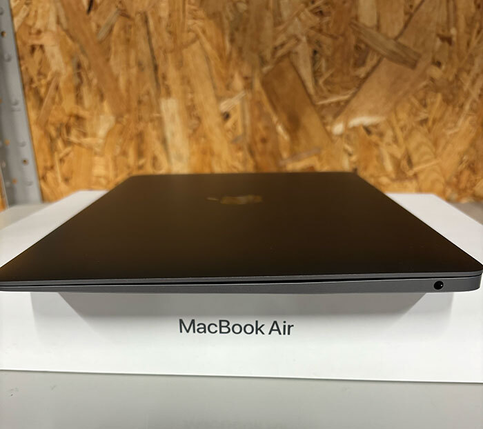 MacBook Air 2020年 A2337 13インチ メモリ16GB SSD256GB 充放電回数3回 中古 スペースグレーの画像10