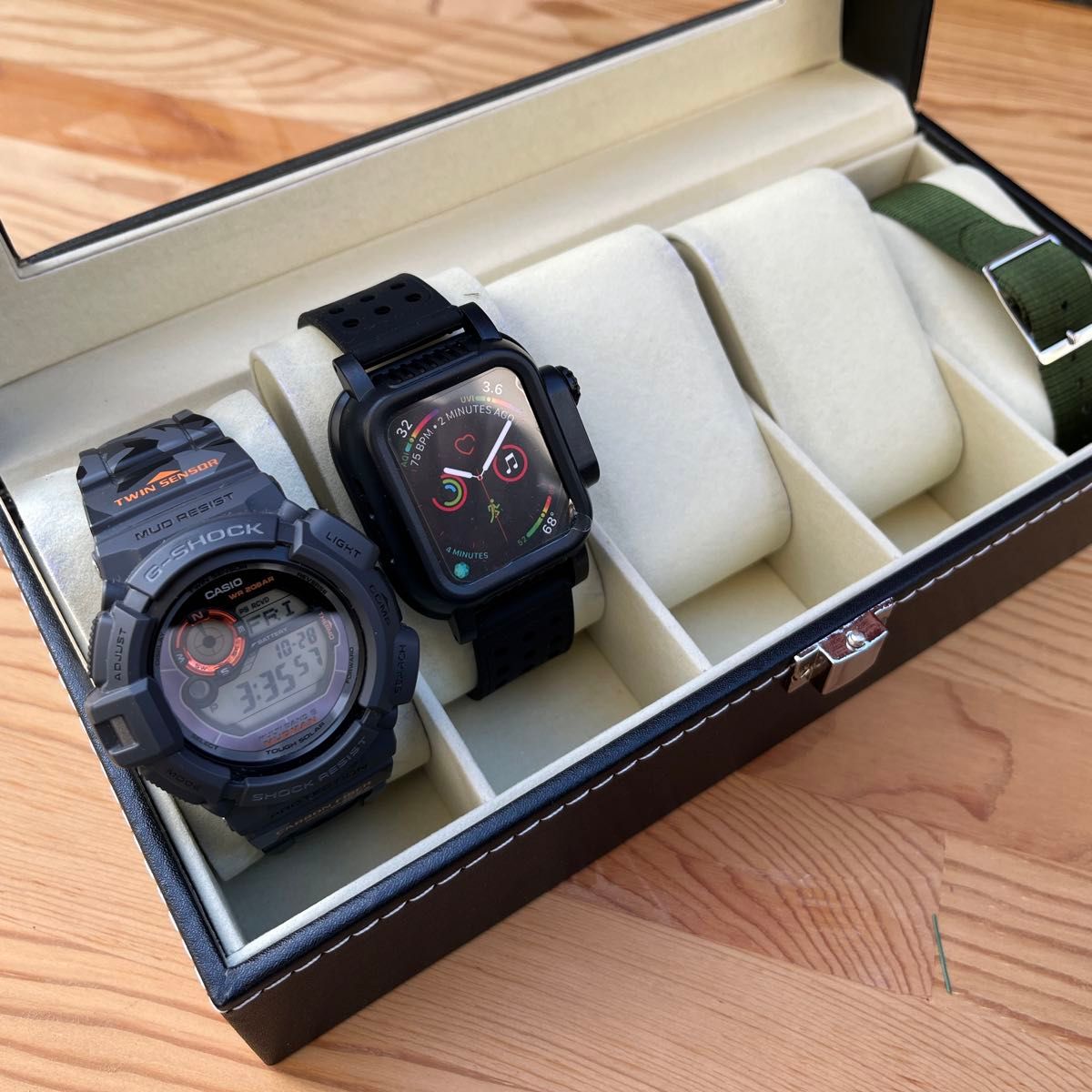 ★新品 腕時計 5本収納 天板ガラス レザーケース 仕切り板付け外し可能 鑑賞