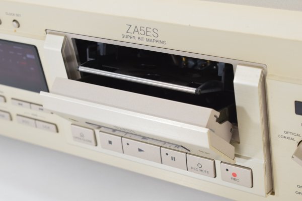 SONY ソニー DTC-ZA5ES DATデッキ Digital Audio Tape Deck デジタル オーディオ テープ デッキ オーディオ機器 周辺機器 Hb-309M_画像3