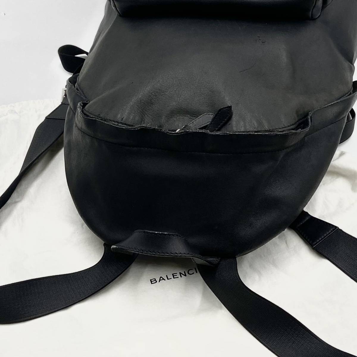 1円【高級品】BALENCIAGA バレンシアガ メンズ リュック バックパック ビジネスバッグ パンチングロゴ ナッパレザー ブラック 黒 大容量_画像8