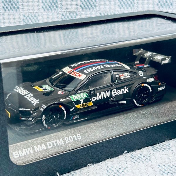 ZB290●新品【 1/43 BMW M4 DTM BMW Bank 2014 ＃9 ＆ 2015 ＃7 B.スペングラー 】2台セット_画像3