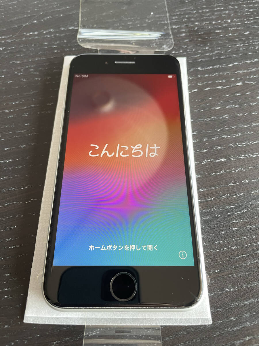 iPhone SE 64GB 白 simフリー MHGQ3J/Aの画像1