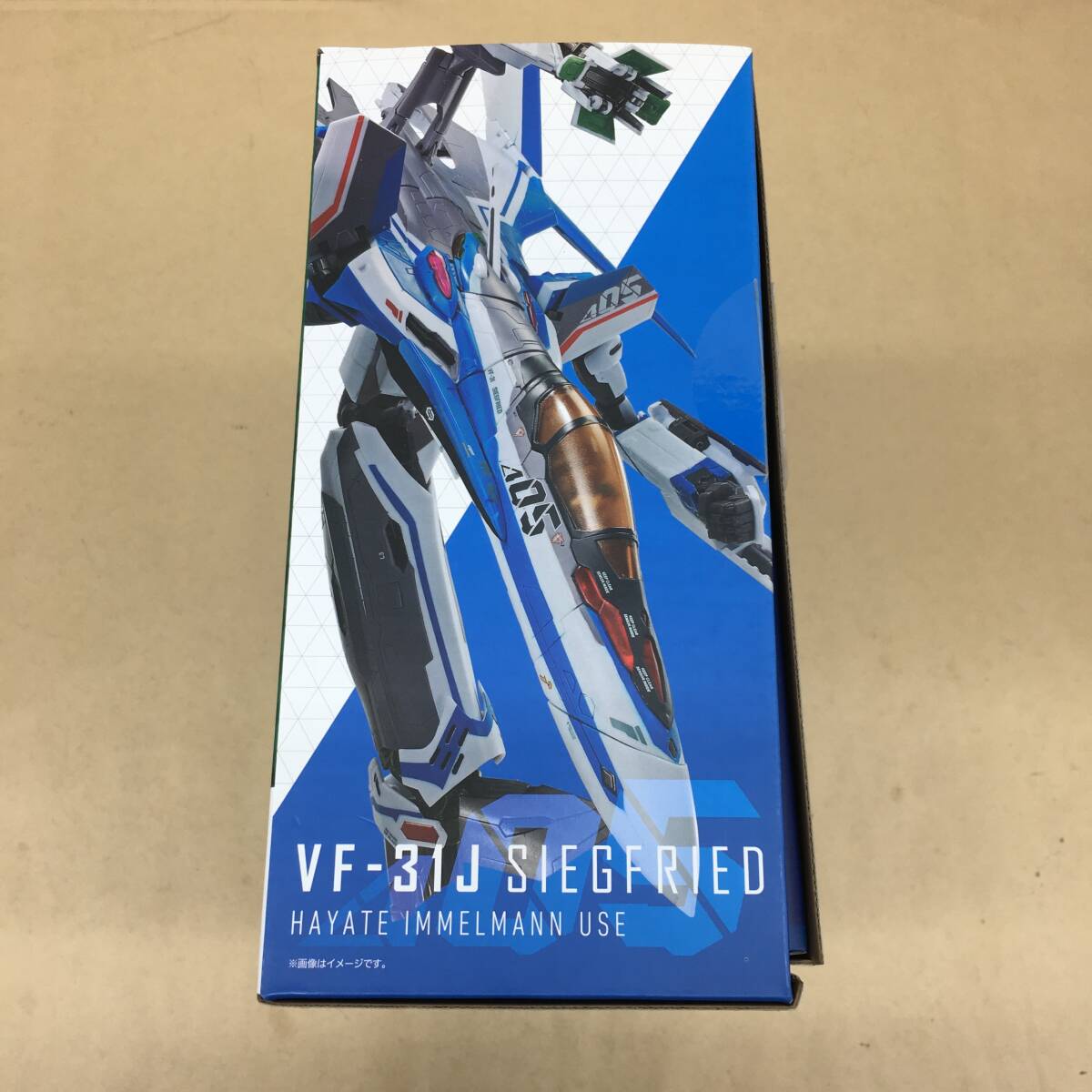 △【T663】中古品 バンダイ『 DX超合金 マクロスΔ VF-31J ジークフリード（ハヤテ・インメルマン機） フィギュア』△_画像9