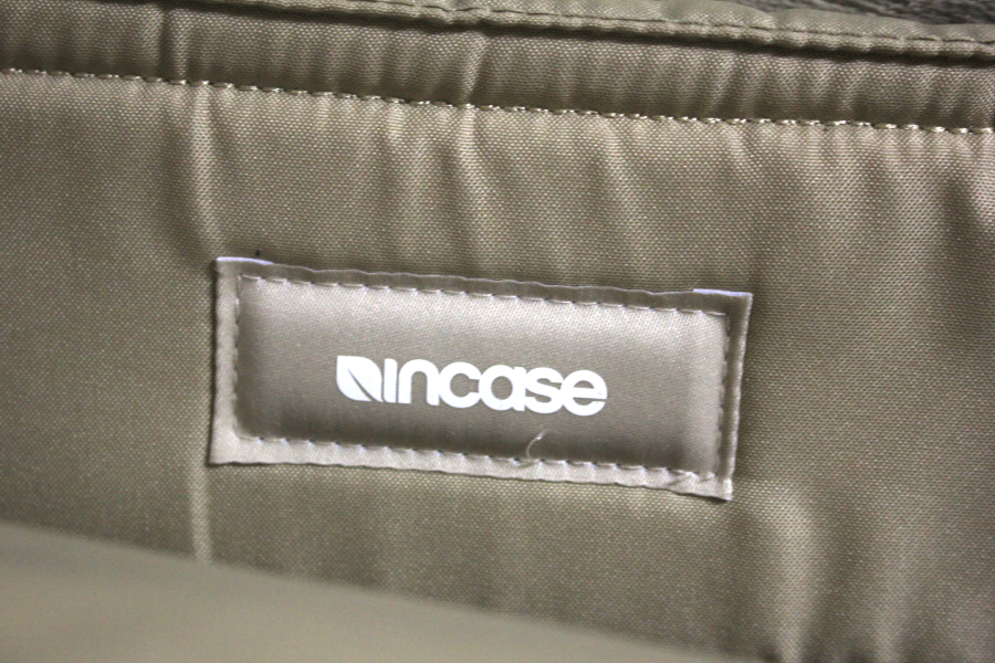 超美品★Incase City Collection Compact Backpack インケース コンパクトバックパック AppleStore限定 MacBook収納 ビジネスリュック_画像3