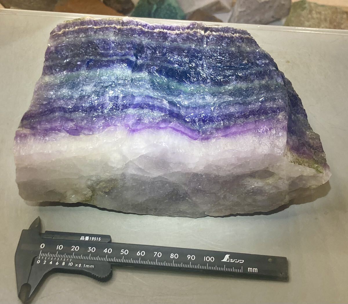 中国産超巨石天然フローライト原石3.18kg3カラー［巨大蛍石］_画像7