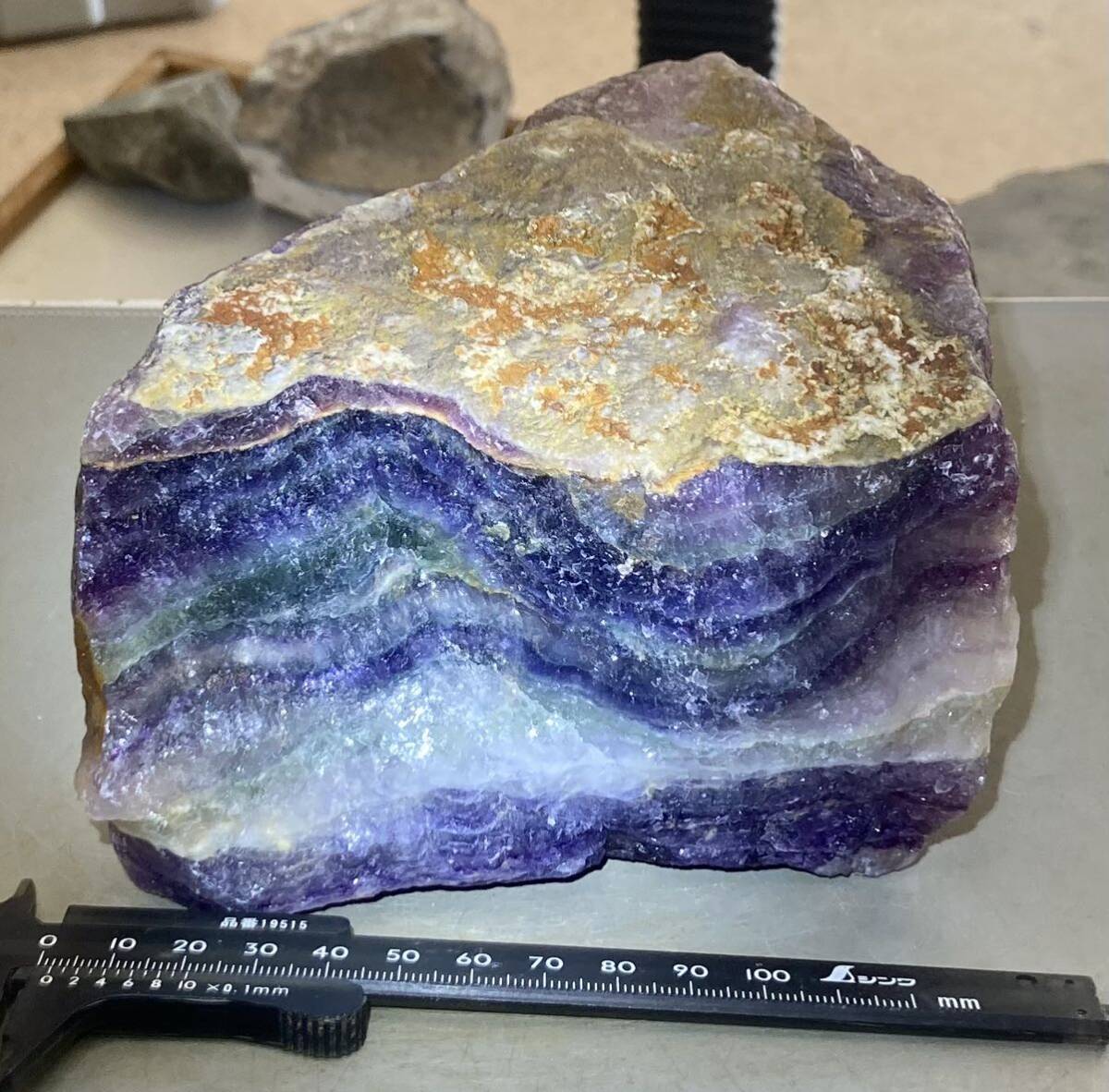 中国産超巨石天然フローライト原石2.82kg3カラー［蛍石］大迫力^ ^_画像7