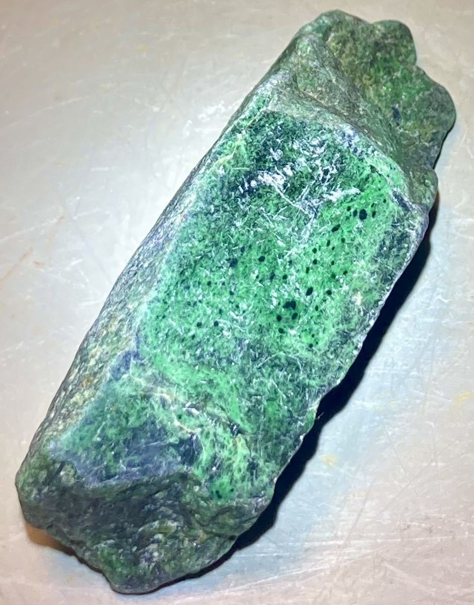 ミャンマー産天然本翡翠原石132g１面磨き済み［JADEITE］綺麗^ ^高品質^ ^の画像1