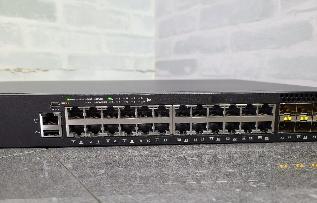 【現状品】管1Z34 Brocade ICX 7250-24P イーサネットスイッチ　通電OK _画像3