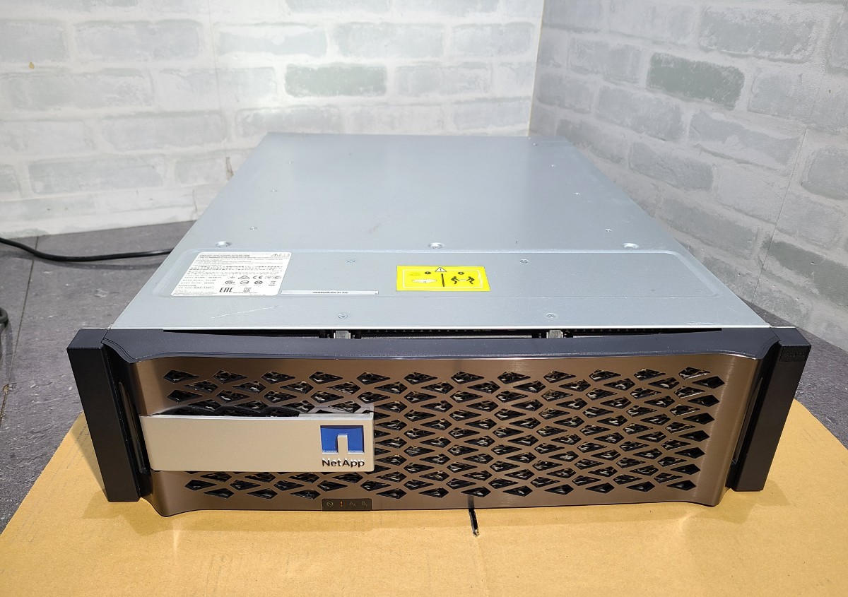 【中古動作品】管1Z48 NetApp NAF-1301 ネットワークストレージ　通電OK _画像1