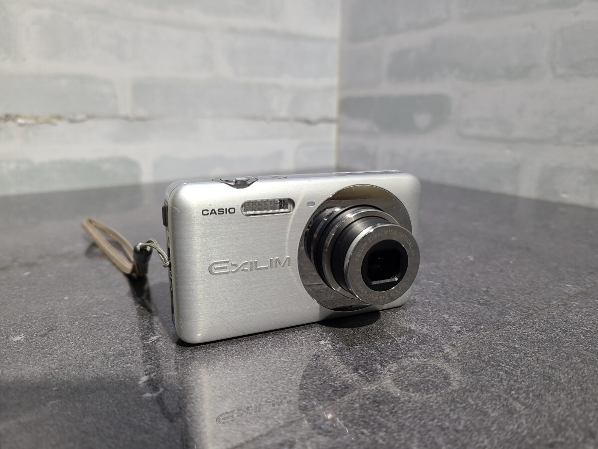 【中古動作品】管1Z94 CASIO EXILIM EX-Z800 コンパクトデジタルカメラ シルバーの画像3