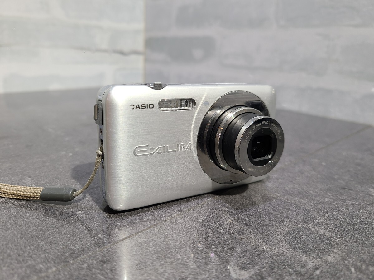 【現状品】管1Z98 CASIO EXILIM EX-Z800 コンパクトデジタルカメラ シルバー_画像3