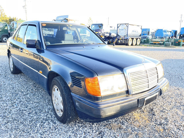 1993 год   Mercedes benz  300D 300D  левый  руль 