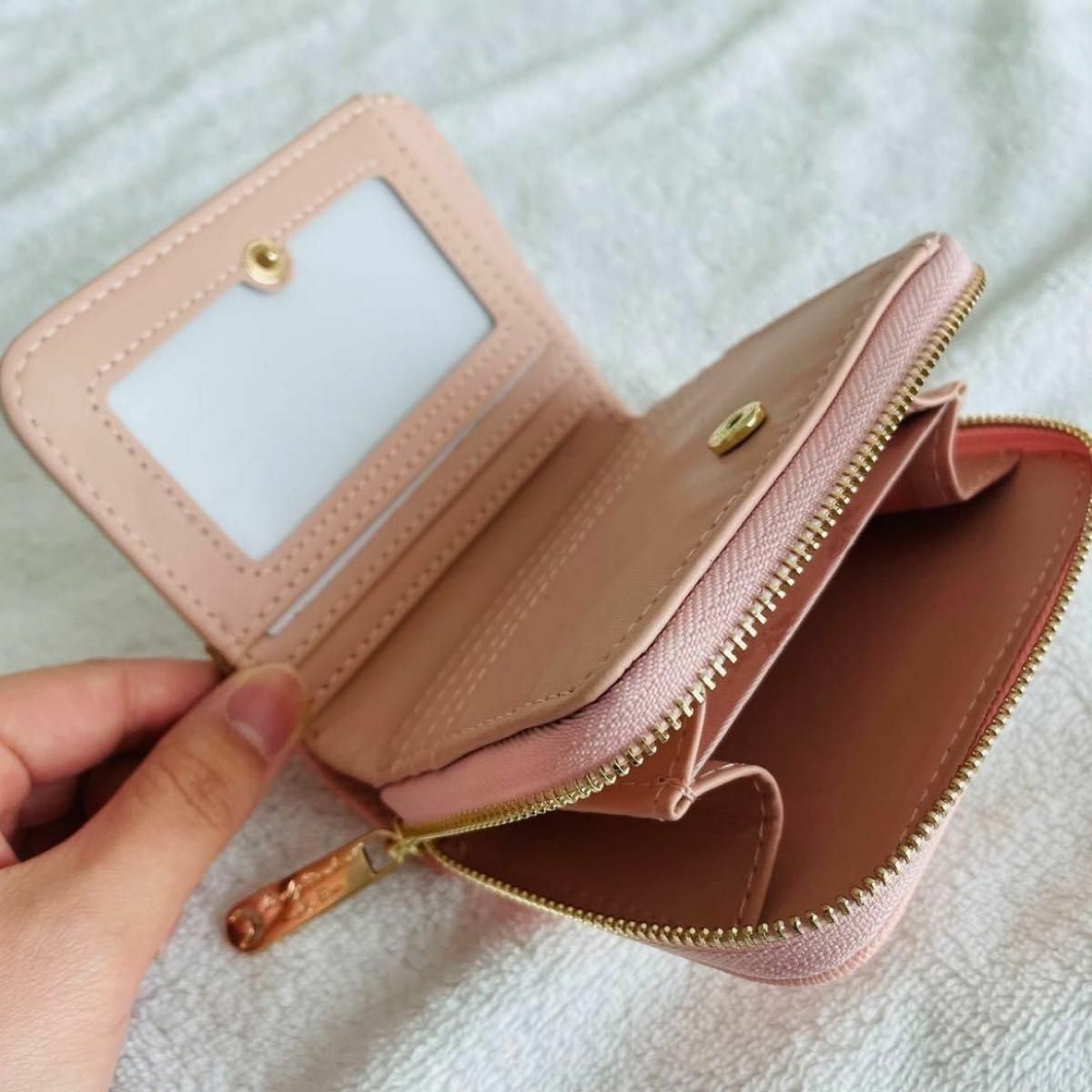 レザー二つ折り財布（ピンク）ラウンドファスナーカードケース　チャーム　ツートン ラウンドファスナー 財布 ピンク ウォレット