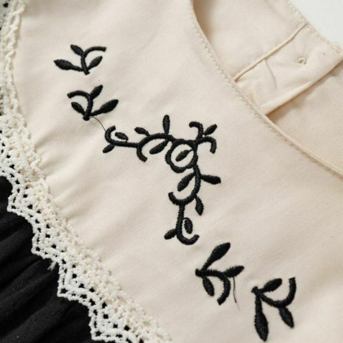 【最終値下】100サイズ綿100％えり刺繍ワンピース（ブラック/韓国子供服