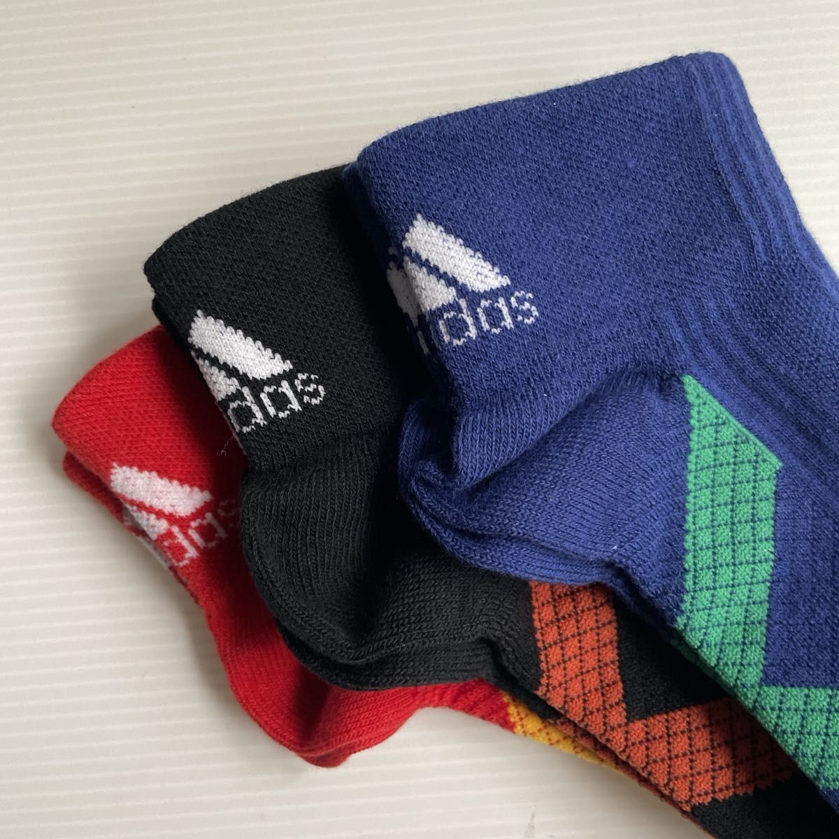 新品☆アディダス adidas ぎゅっとサポート taping メッシュ 吸水速乾 ソックス靴下 3足組（23-25cm）