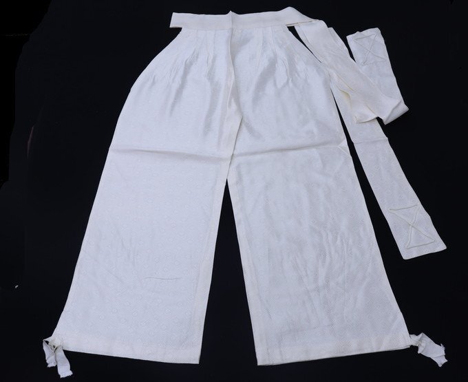 cherry*y8201lz* hot . spring. costume city * length hakama strike hakama *. -ply piling 12 single . type * white series * woman . equipment bundle . Tang . cosplay photograph photographing inside put on table put on [ secondhand goods ]