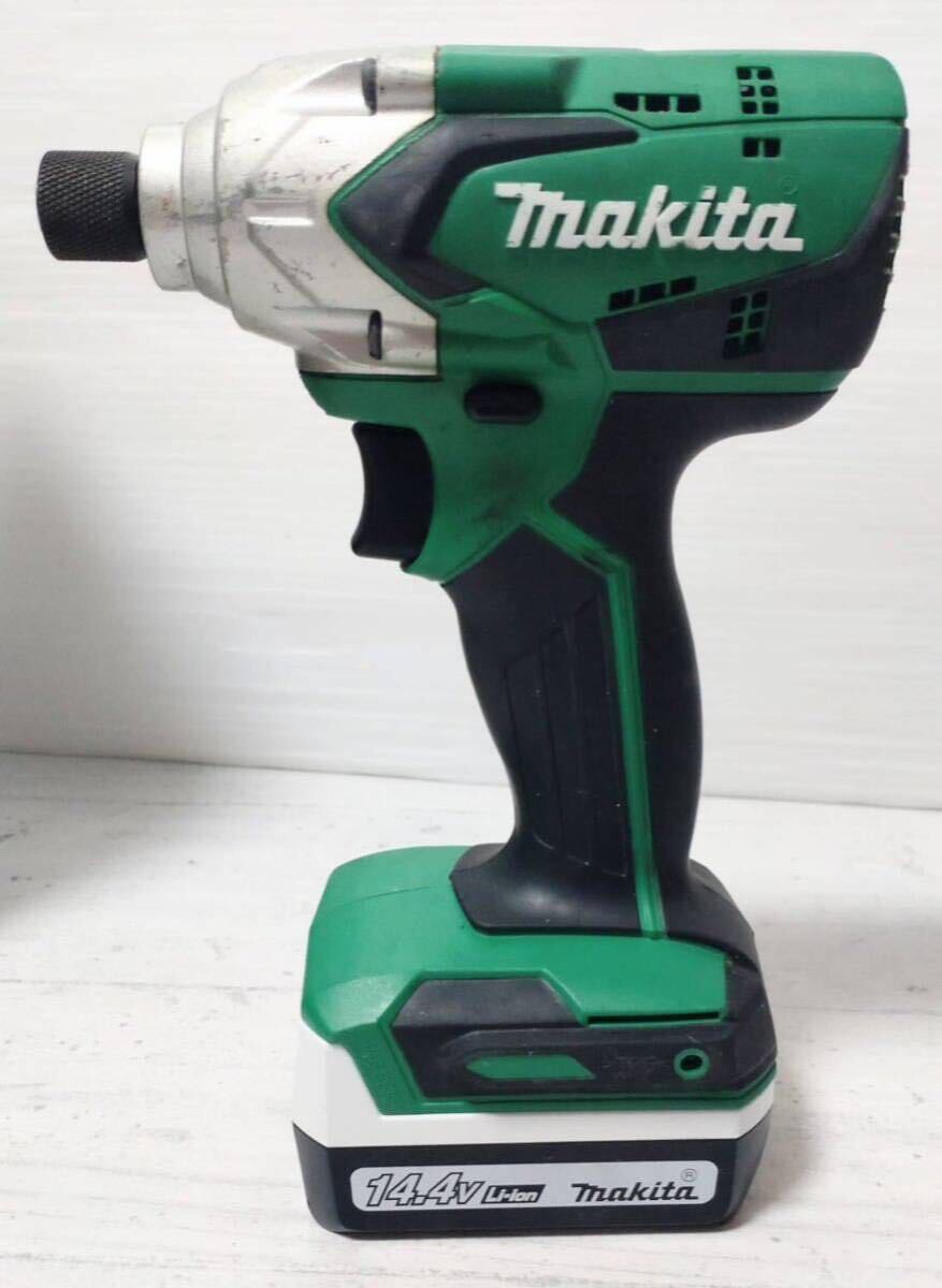 ■ makita ■ マキタ 充電式インパクトドライバ 14.4V M697D 充電器付 純正バッテリー2個付 動作確認済 バッテリー1個不具合 電動工具 工具_画像2