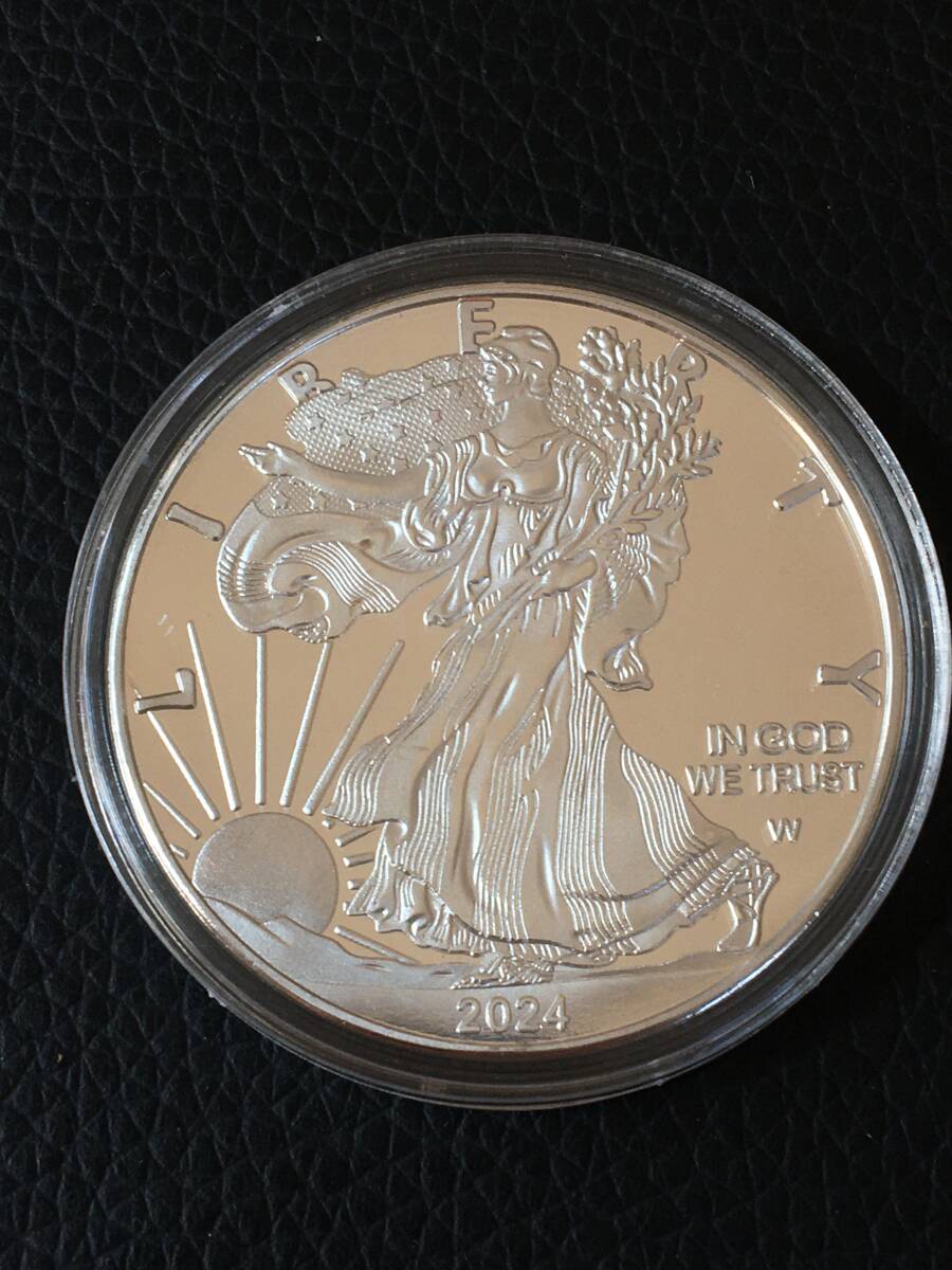 Z74-18)海外丸形記念銀貨、コイン、メダル*2024年アメリカ女神*参考品1枚 シルバーの画像1