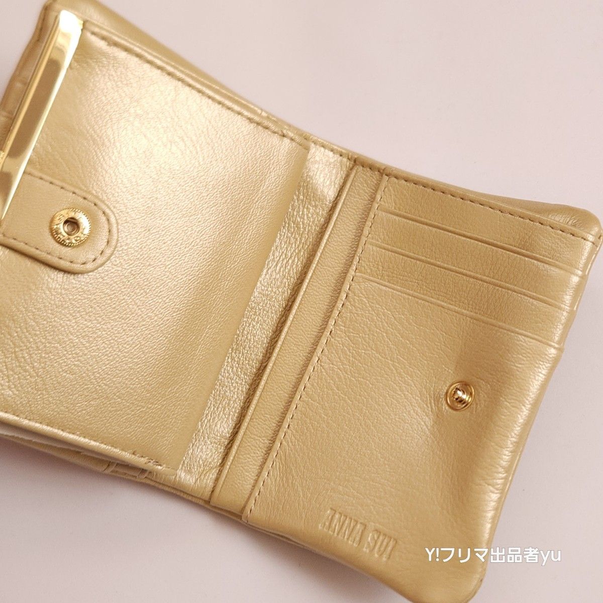 新品  ANNA SUI プレイングキャット ガマ口 二つ折り 財布 ゴールド 金色 ネコ 猫 未使用 アナスイ
