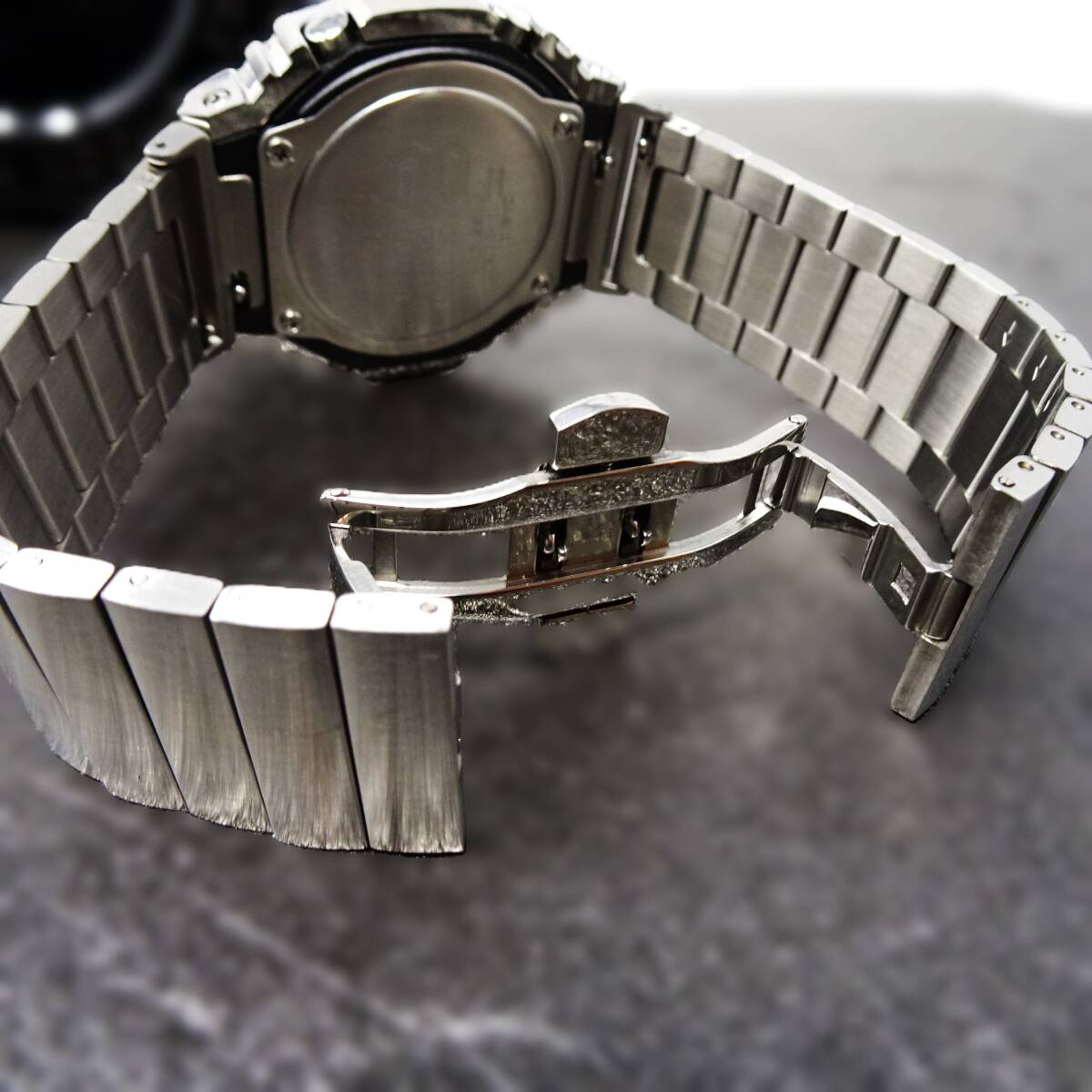 送料無料・新品・GショックCUSTOM・MADE・腕時計・本体付GA2100・ステンレス製シルバーベゼル＆バタフライベルト・フルメタルモデルの画像6