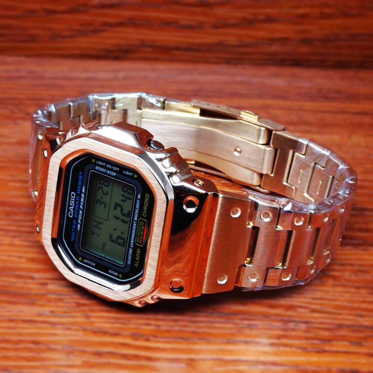 送料無料・新品・Gショックカスタム本体付きDW5600デジタル腕時計フルステンレス製ローズゴールドベゼル＆ベルト・フルメタルモデル の画像5