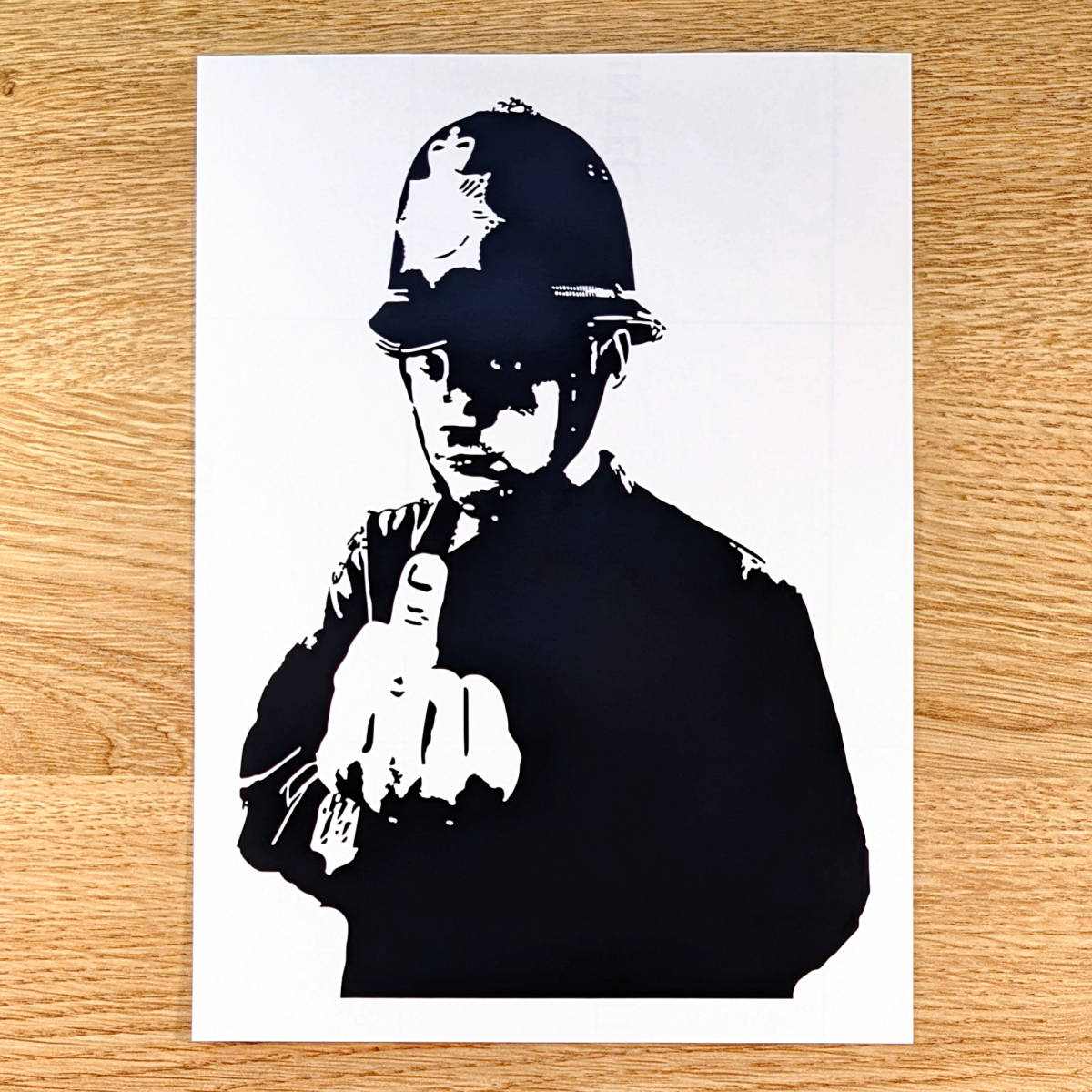 バンクシー #40　警官　中指　カッティングステッカー　シール　ウォールステッカー　ストリートアート　壁紙シール　デカール_画像1