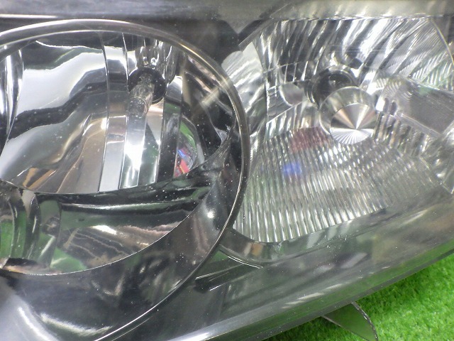 トヨタ AZR60/65 ヴォクシー 後期 ヘッドライト 左右 HID 28-183 V6 240228024の画像2