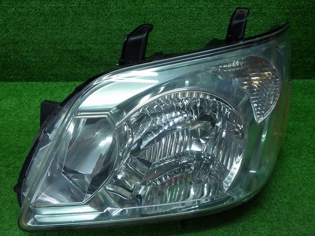 トヨタ　60系　ノア　後期　左ヘッドライト　HID　28-181　NO　240314008_画像1