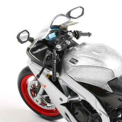 #大幅値下げAprilia RSVA RR1000ダイキャスト・アマゾンで￥9,380 税込の品「即購入大歓迎」精密・精巧 カッコイイk_画像8