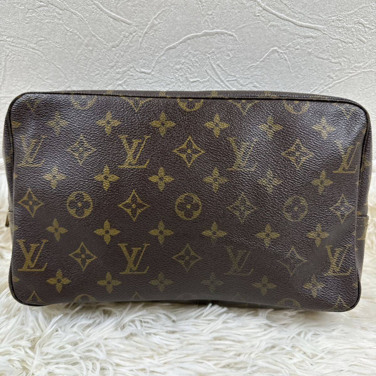 LOUIS VUITTON　 ルイヴィトン ポーチ　 モノグラム トゥルース トワレット28 M47522 824