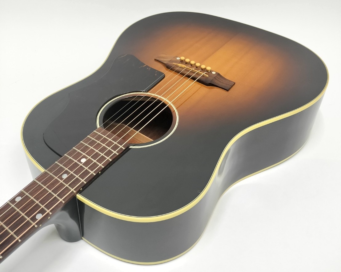 Gibson J-45 Standard VS 2011年製 純正ハードケース、ピックガード付き_画像3