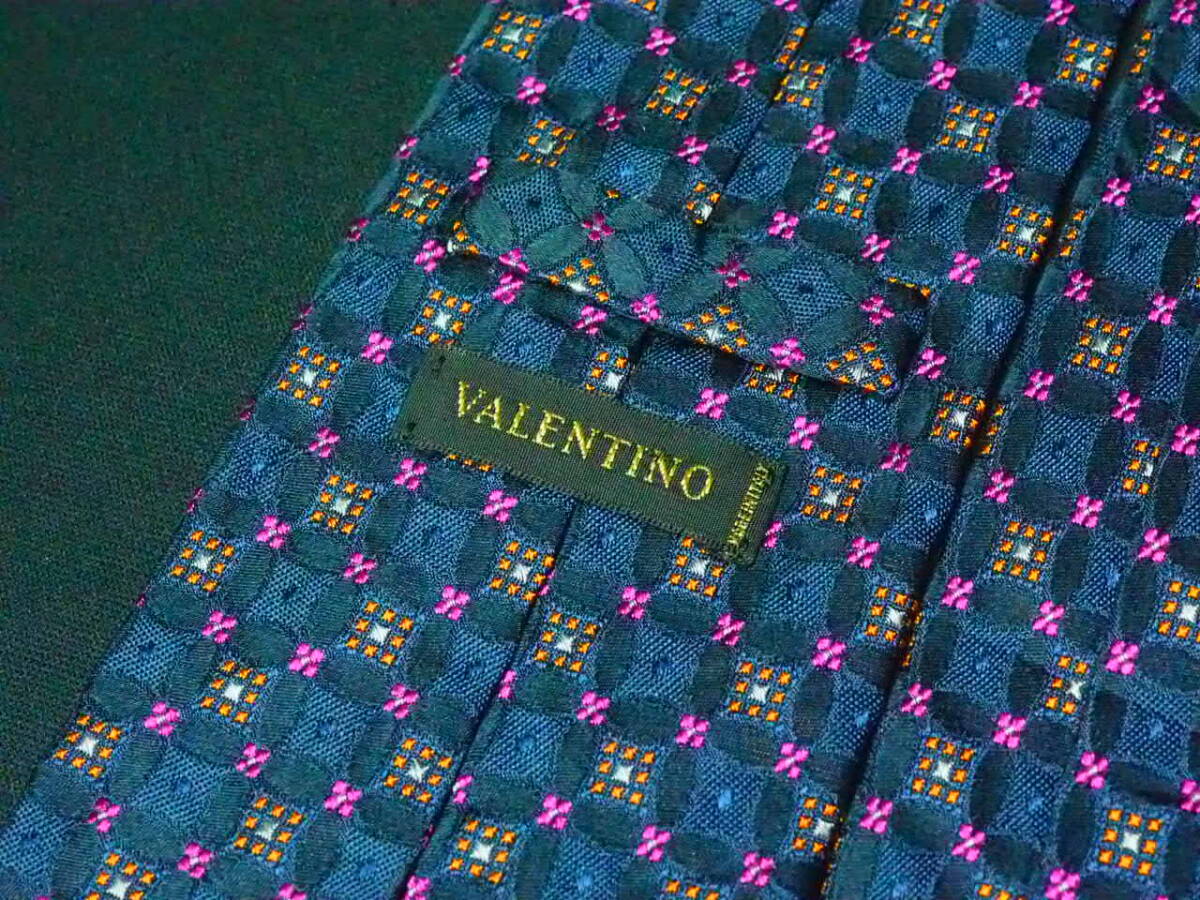 美品 【VALENTINO ヴァレンティノ】A1898 ネイビー ITALY イタリア製 SILK ブランド ネクタイ 古着 良品 バナリパ_画像3