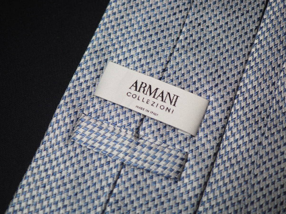 美品 【ARMANI COLLEZIONI アルマーニ コレッツォーニ】A2189 シルバーグレー系 イタリア 伊製 SILK ブランド ネクタイ 古着 良品_画像3