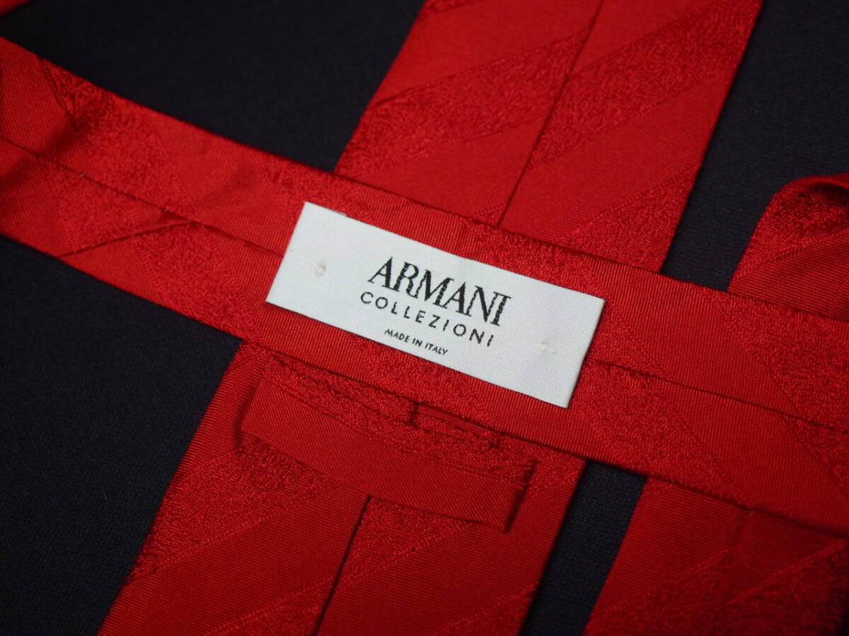 美品 【ARMANI COLLEZIONI アルマーニ コレッツォーニ】A2231 赤 RED イタリア 伊製 SILK ブランド ネクタイ 古着 良品の画像3