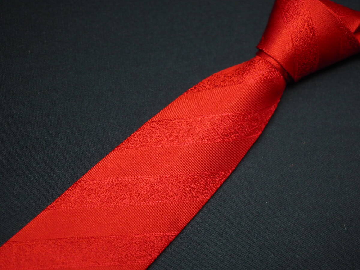美品 【ARMANI COLLEZIONI アルマーニ コレッツォーニ】A2231 赤 RED イタリア 伊製 SILK ブランド ネクタイ 古着 良品の画像2