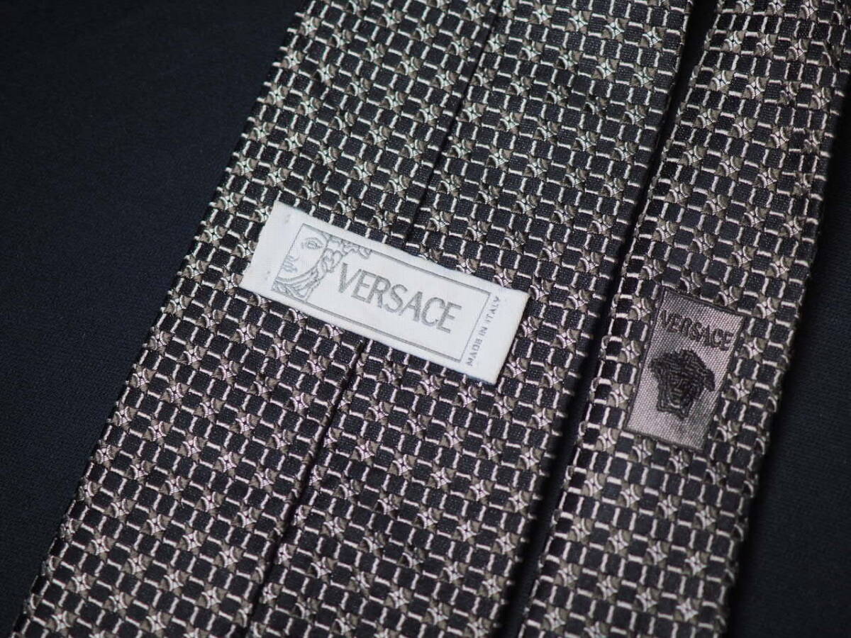  прекрасный товар [VERSACE Versace ]A2431 Logo черный silver gray ITALY Италия производства SILK бренд галстук хорошая вещь б/у одежда 