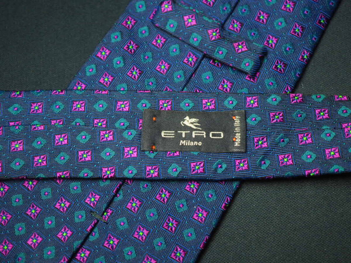 美品 【ETRO エトロ】A2457 ネイビーパープル系 ITALY イタリア製 SILK ブランド ネクタイ 良品 古着_画像3