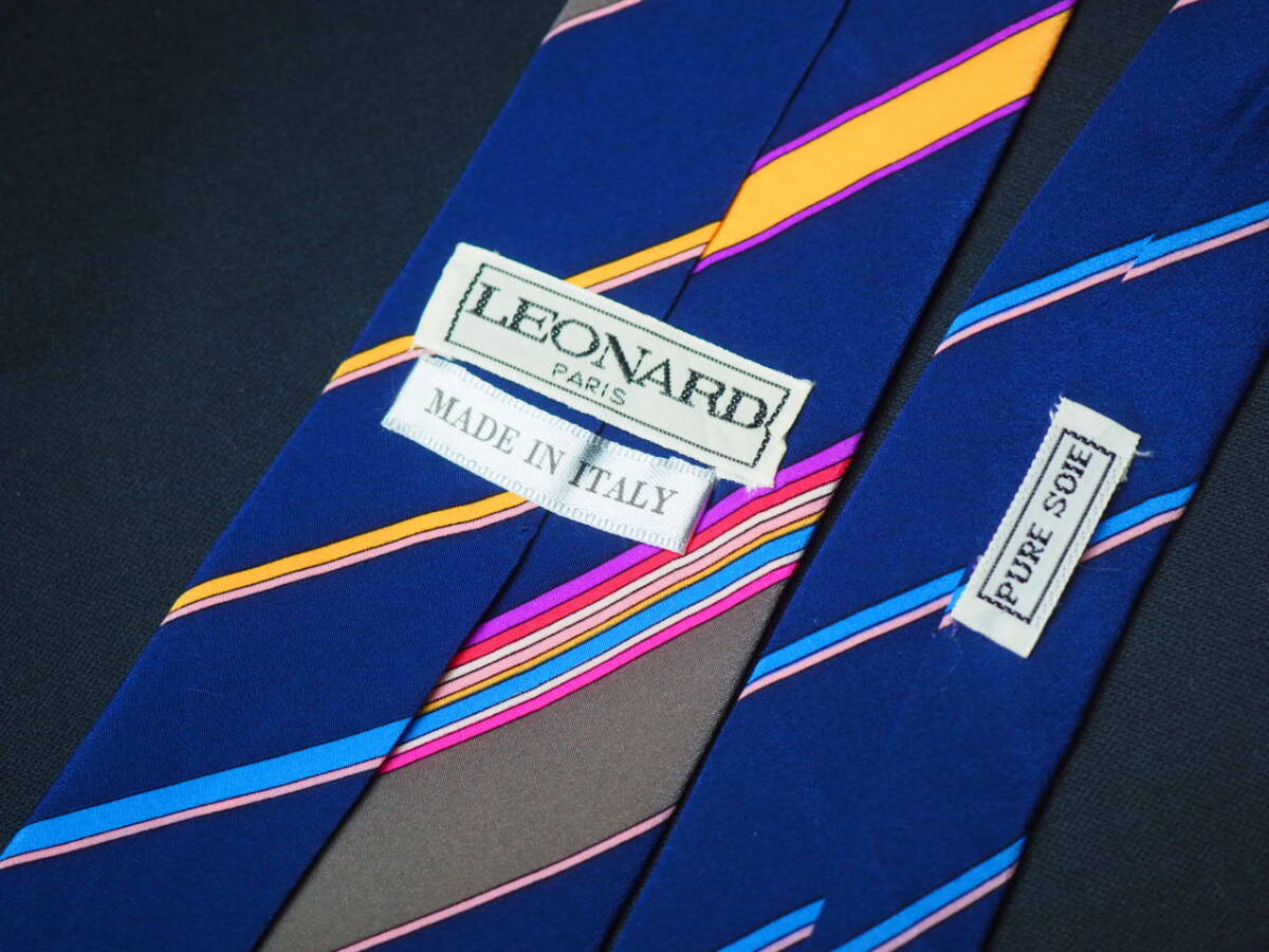 美品 【LEONARD レオナール】A2486 ネイビー ブルー イタリア ITALY製 SILK ブランド ネクタイ 古着 良品の画像3
