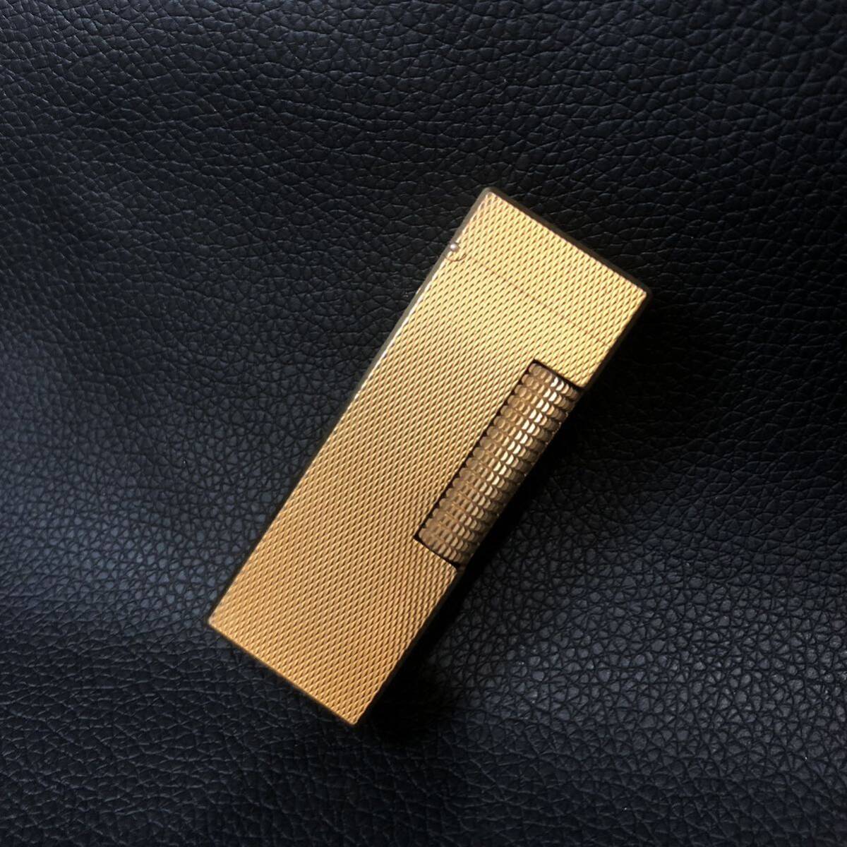 (M031814)Dunhill ガスライター ダンヒル ゴールドカラー 着火未確認 喫煙具 _画像1